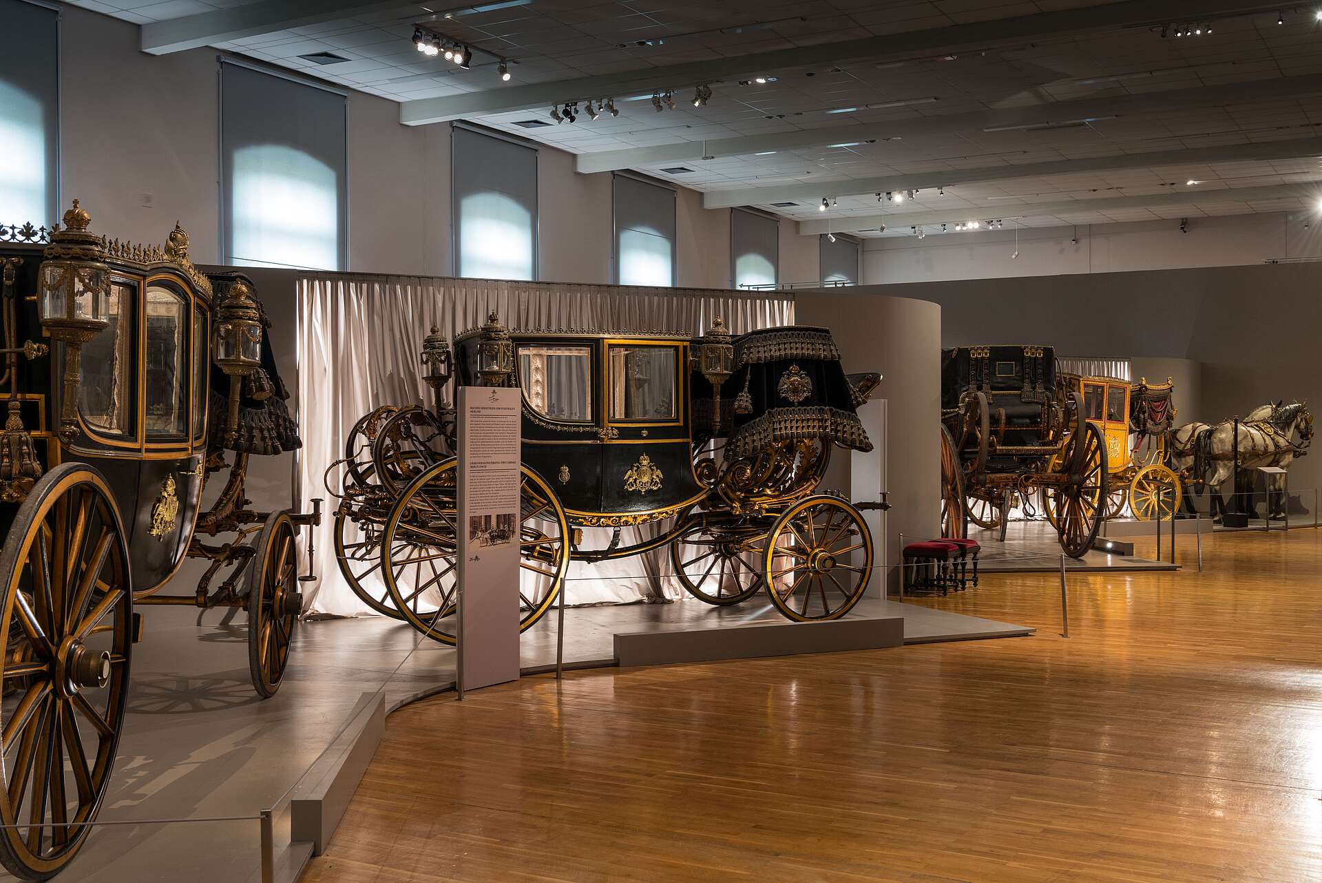 The museum had. Империал в карете. Музей карет вагенбург Вена, Австрия. Веймар музей карета. Музей карет в Переславле Залесском.