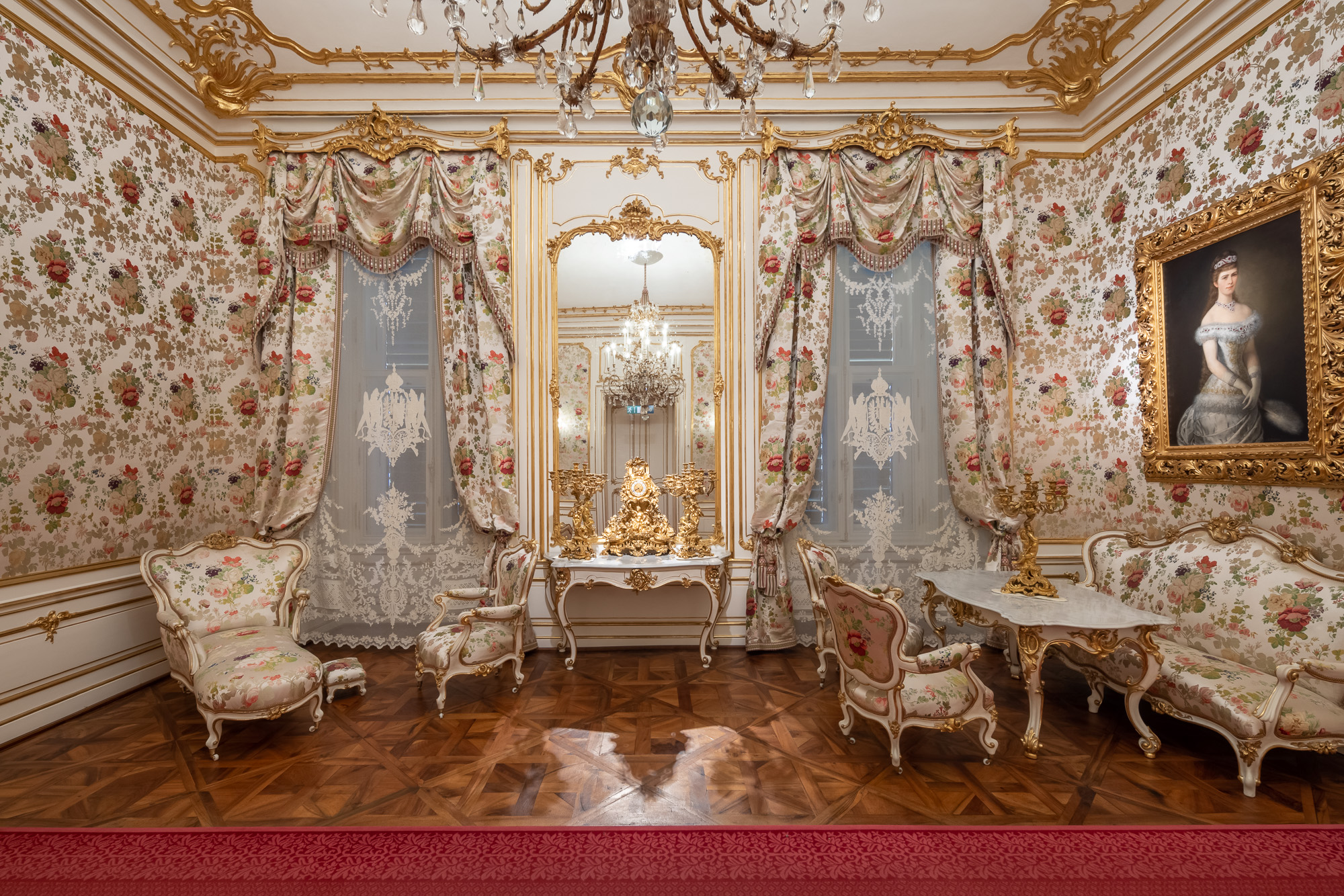 https://www.schoenbrunn.at/fileadmin/content_schoenbrunn/Rundgangbilder_Schloss/10_Salon_der_Kaiserin/HG143012.jpg